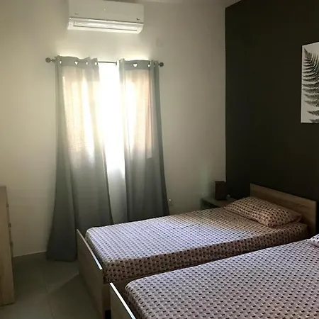 Luqa Apartment - 5 Mins From Airport Exterior photo