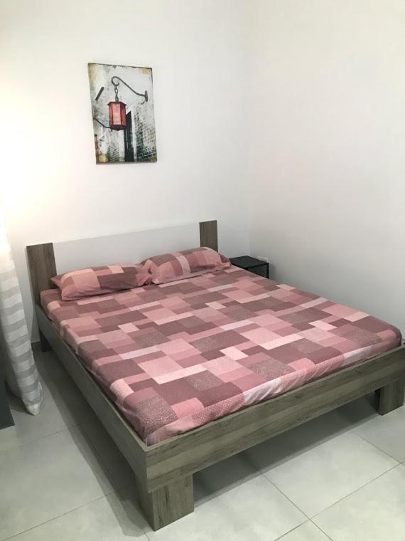 - 5 Mins From Airport *